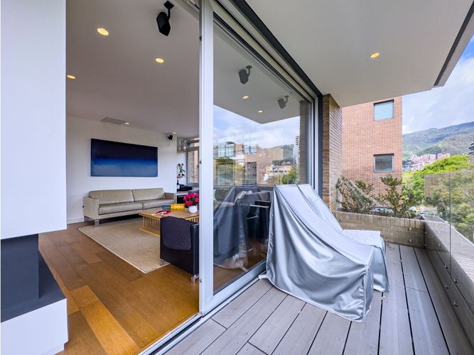 Apartamento de 1 alcoba en venta en Chico, Bogotá, 155 m² · foto 8 de 24
