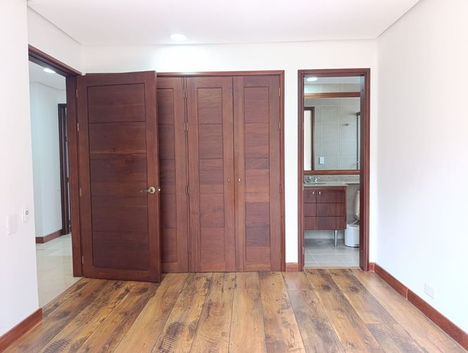 Apartamento de 3 alcobas en arriendo en Los Naranjos, Medellín, 210 m² · foto 11 de 19