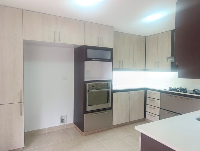 Apartamento de 3 alcobas en arriendo en Los Naranjos, Medellín, 210 m² · foto 7 de 19