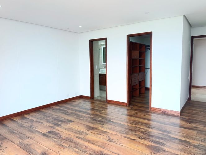 Apartamento de 3 alcobas en arriendo en Los Naranjos, Medellín, 210 m² · foto 15 de 19