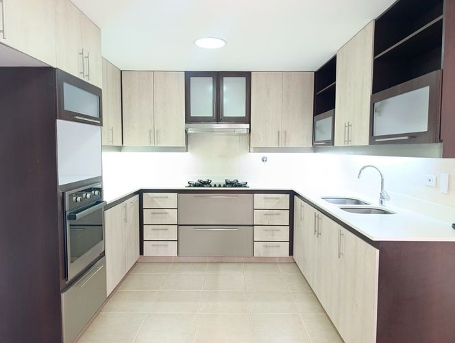 Apartamento de 3 alcobas en arriendo en Los Naranjos, Medellín, 210 m² · foto 6 de 19