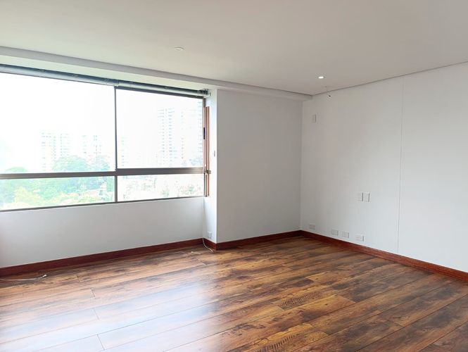 Apartamento de 3 alcobas en arriendo en Los Naranjos, Medellín, 210 m² · foto 8 de 19