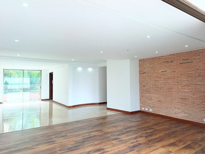 Apartamento de 3 alcobas en arriendo en Los Naranjos, Medellín, 210 m² · foto 3 de 19
