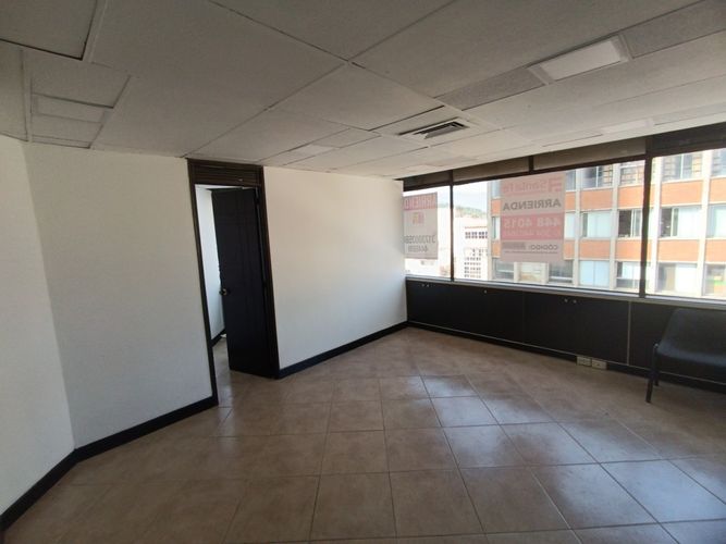 Oficina en arriendo en La Candelaria, Medellín, 25 m² · foto 2 de 22