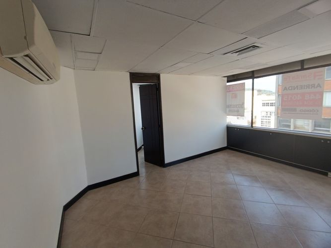 Oficina en arriendo en La Candelaria, Medellín, 25 m² · foto 3 de 22