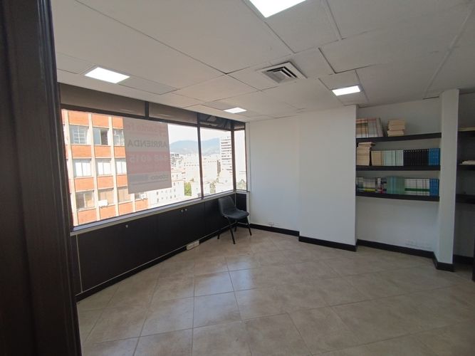 Oficina en arriendo en La Candelaria, Medellín, 25 m² · foto 13 de 22
