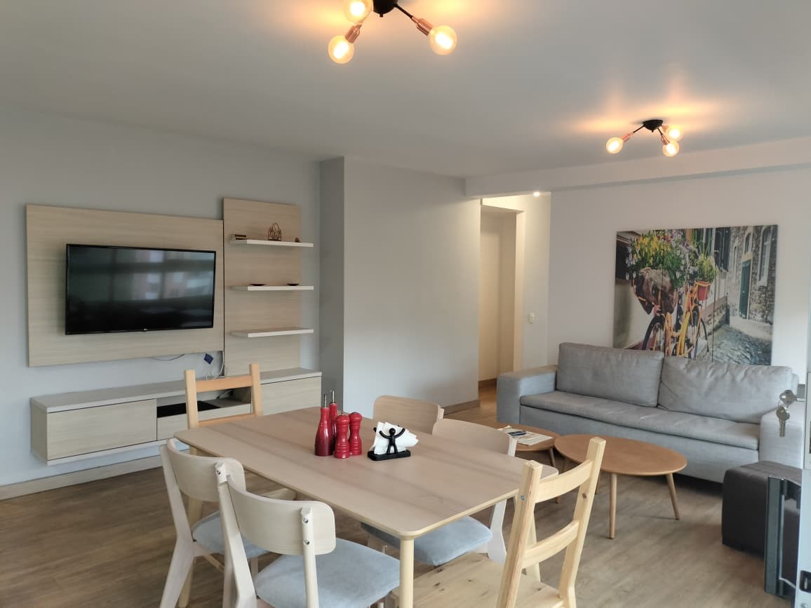 Apartamento en arriendo en El Poblado, Medellín · foto 2 de 18