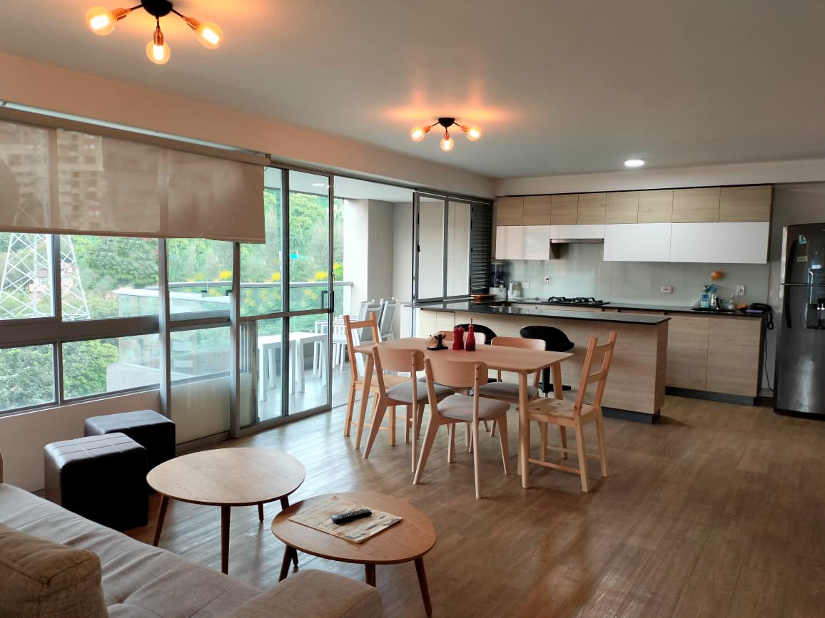 Apartamento en arriendo en El Poblado, Medellín · foto 3 de 18