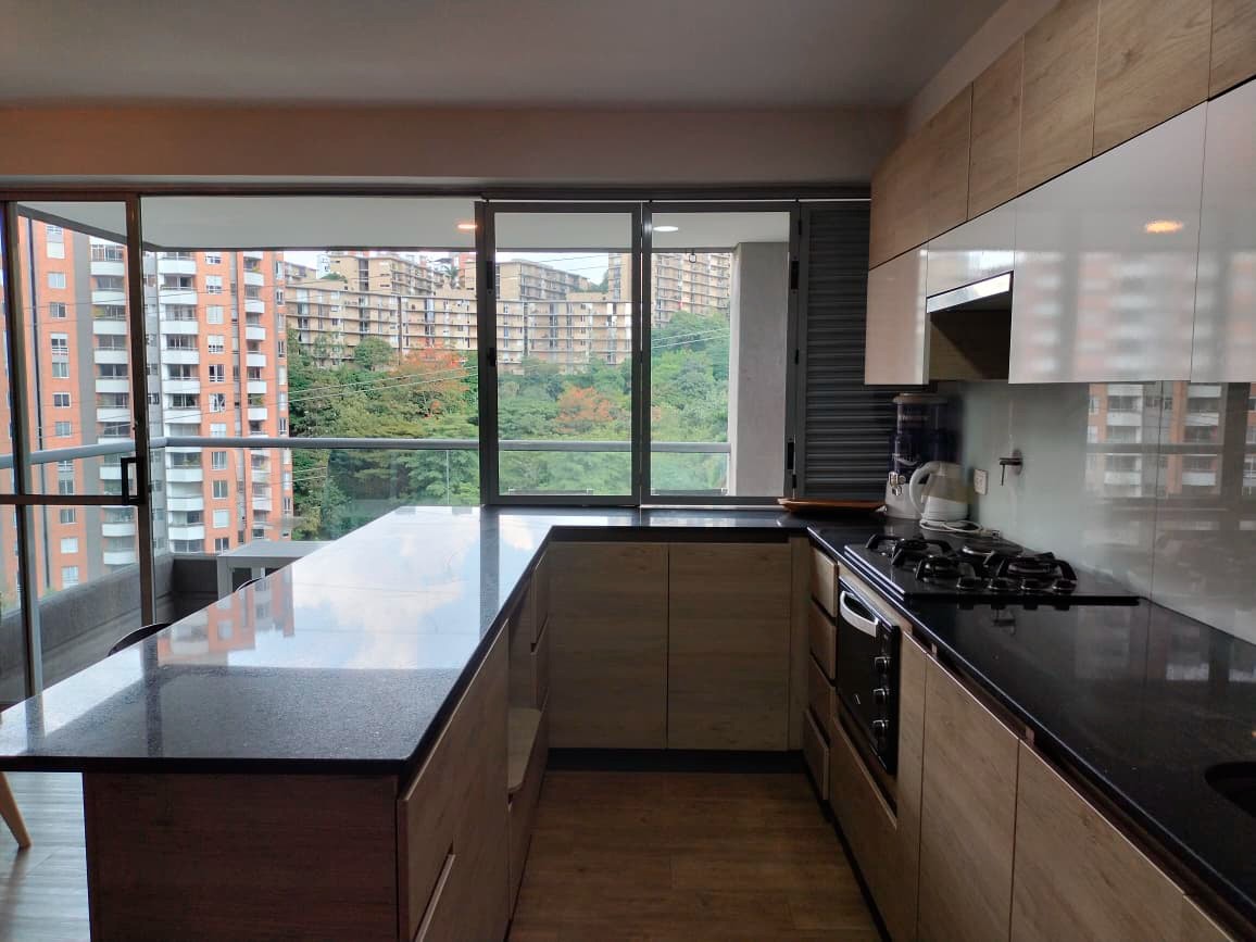 Apartamento en arriendo en El Poblado, Medellín · foto 5 de 18