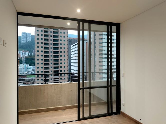 Apartamento de 3 alcobas en arriendo en El Poblado, Medellín, 107 m² · foto 2 de 16