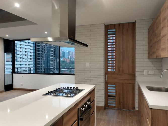 Apartamento de 3 alcobas en arriendo en El Poblado, Medellín, 107 m² · foto 10 de 16