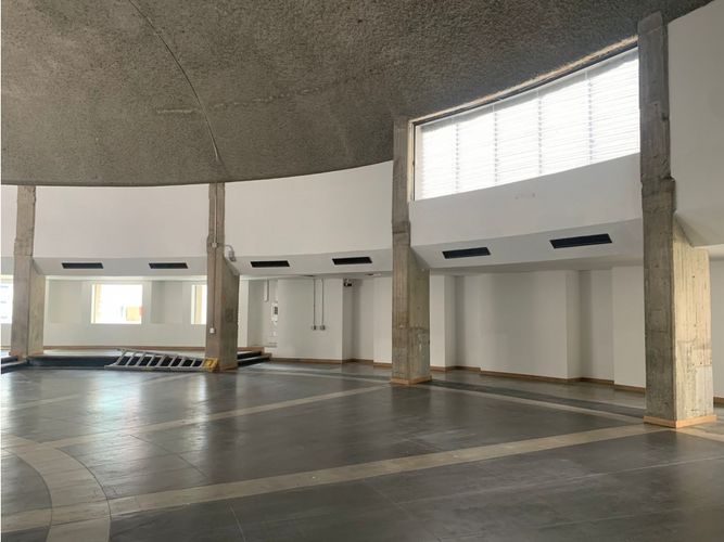 Local en arriendo en Los Balsos, Medellín, 728 m² · foto 3 de 17