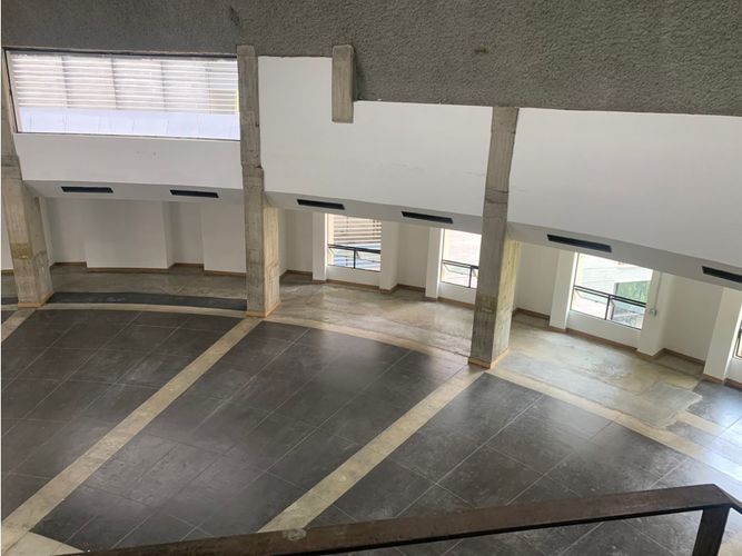Local en arriendo en Los Balsos, Medellín, 728 m² · foto 4 de 17