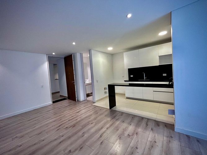 Apartaestudio en venta en Santa Barbara Occidental, Bogotá, 66 m² · foto 13 de 23