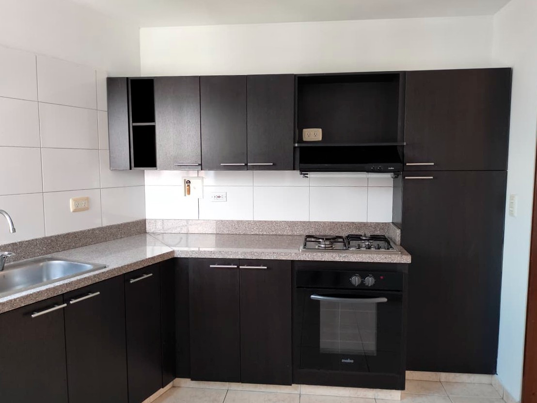Apartamento en arriendo en El Poblado, Medellín · foto 3 de 19