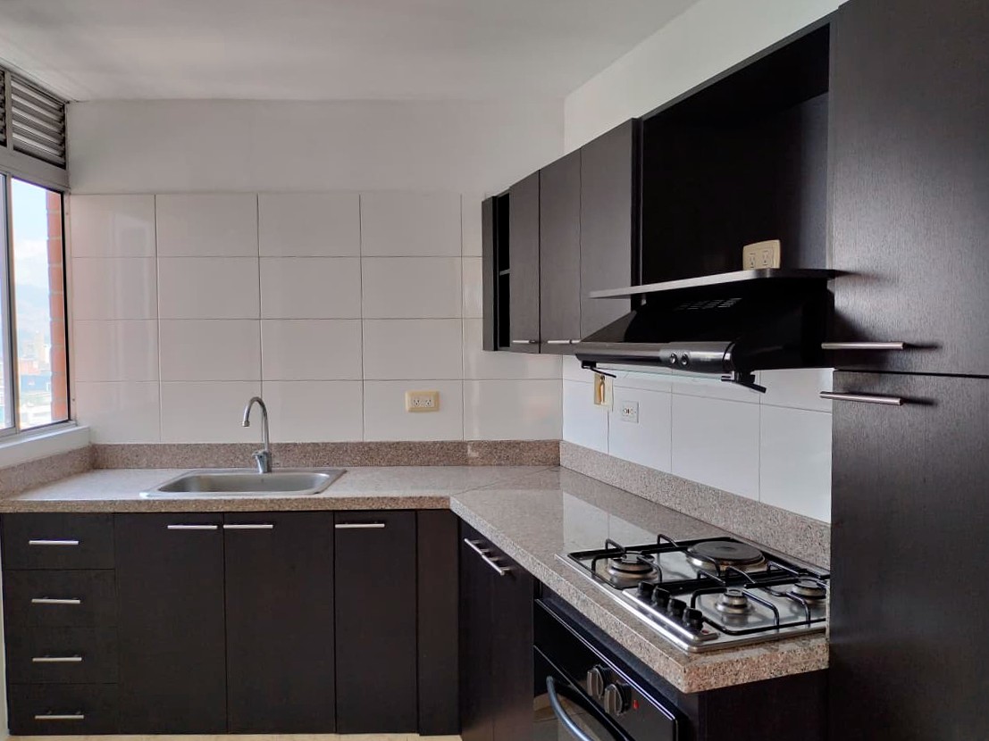 Apartamento en arriendo en El Poblado, Medellín · foto 5 de 19