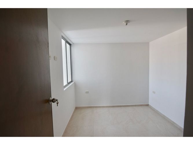 Apartamento de 3 alcobas en venta en Universidad, Bucaramanga, 70 m² · foto 2 de 10
