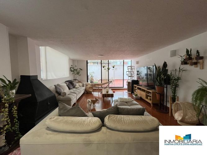 Apartamento de 3 alcobas en venta en Quinta Camacho, Bogotá, 171 m² · foto 3 de 15