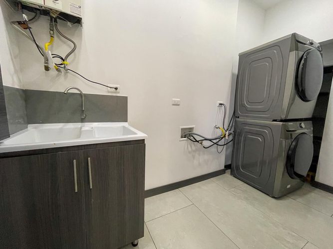 Apartamento de 5 alcobas en venta en El Poblado, Medellín, 262 m² · foto 7 de 24