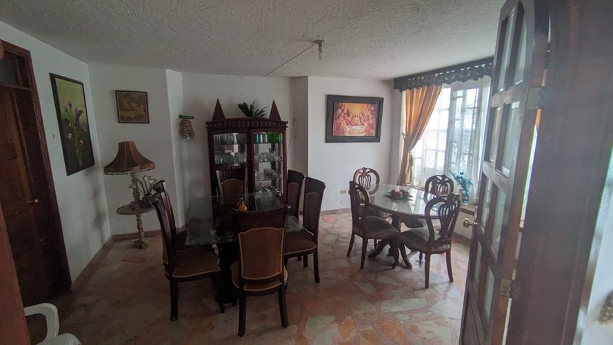 Casa de 4 alcobas en venta en Los Profesionales, Armenia, 231 m² · foto 4 de 12