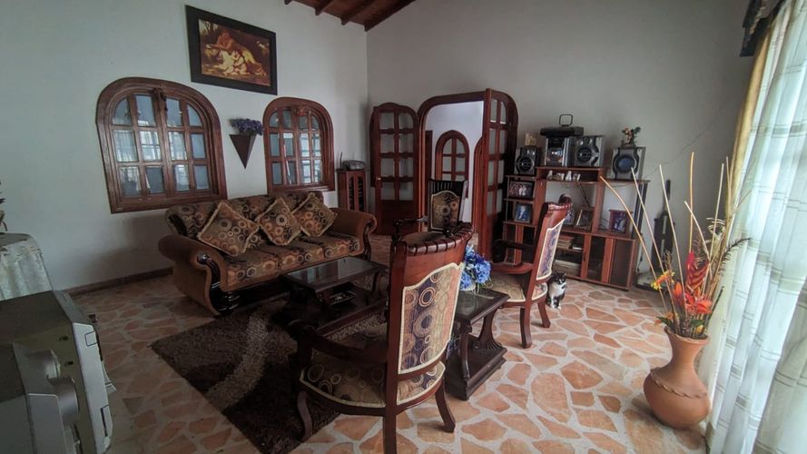 Casa de 4 alcobas en venta en Los Profesionales, Armenia, 231 m² · foto 9 de 12