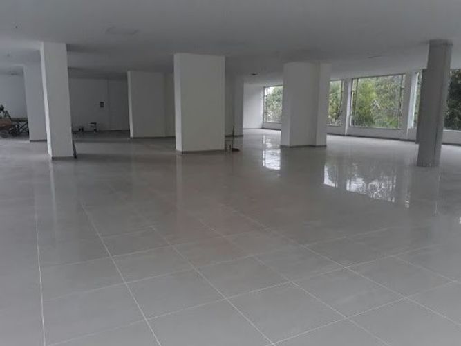 Local en venta en Avenida Alberto Mendoza, Manizales, 668 m² · foto 2 de 9