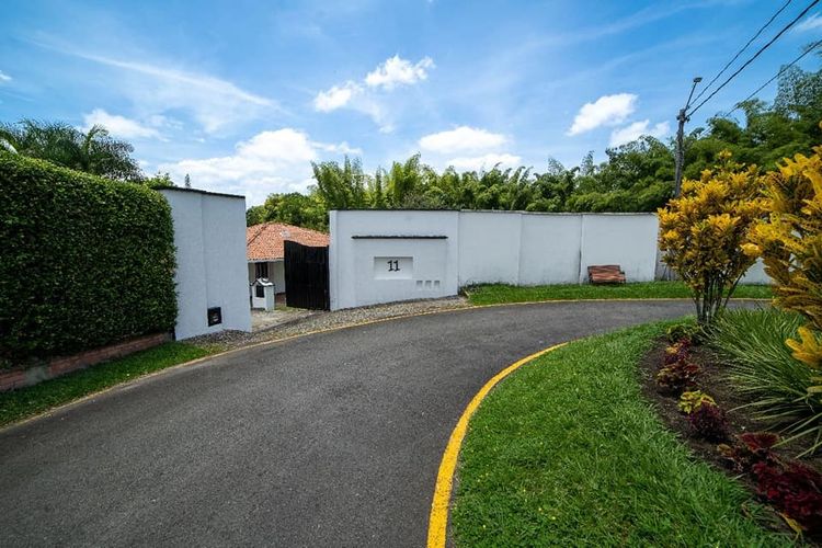 Casa de 3 alcobas en venta en Via El Eden, Armenia, 200 m² · foto 2 de 15
