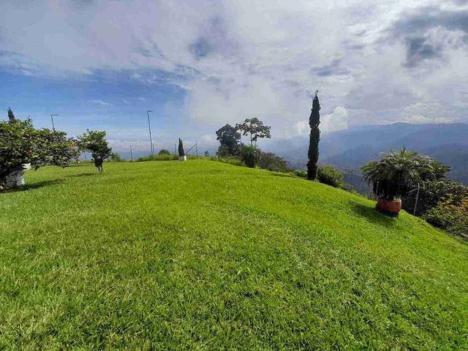 Finca en venta en Lleras, Manizales, 1040 m² · foto 2 de 24