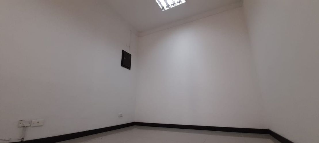 Oficina en arriendo en Alfonso Lopez, Pereira, 15 m² · foto 2 de 9