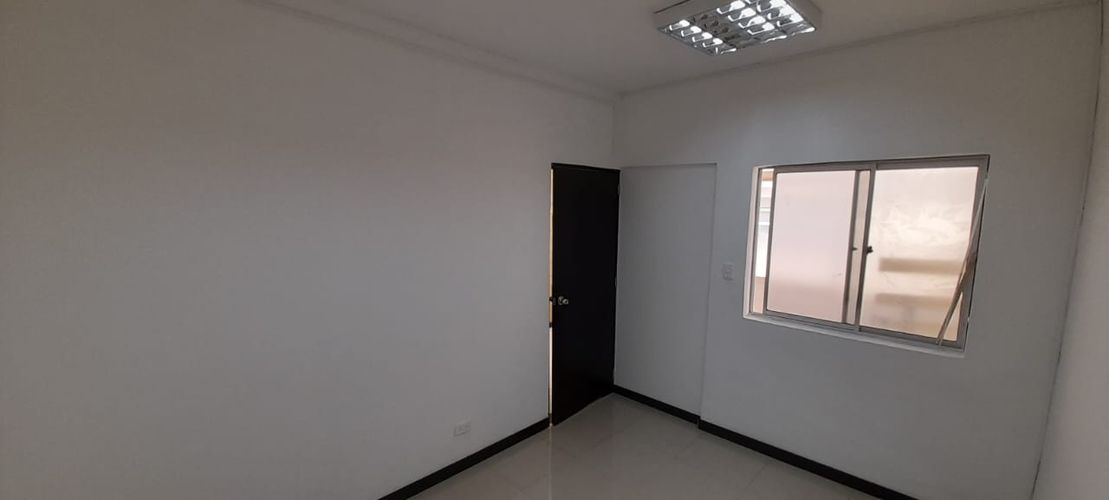 Oficina en arriendo en Alfonso Lopez, Pereira, 15 m² · foto 4 de 9