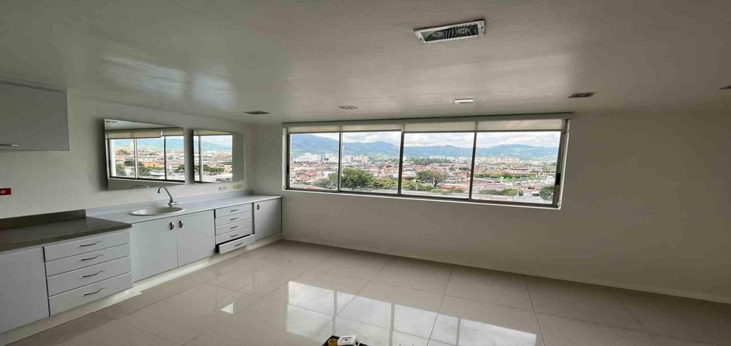 Consultorio en venta en San Jose Sur, Pereira, 35 m² · foto 6 de 17