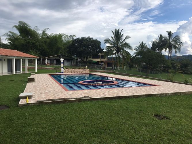 Finca en venta en Kilometro 41, Manizales, 2673 m² · foto 2 de 24