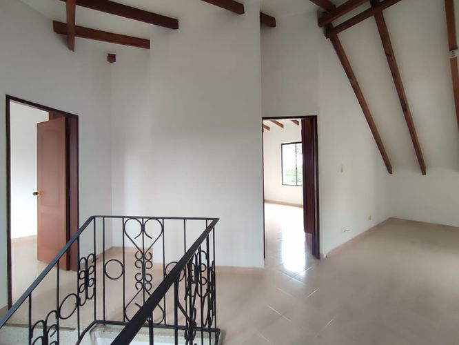 Casa de 4 alcobas en venta en Gaviotas, Pereira, 153 m² · foto 2 de 24