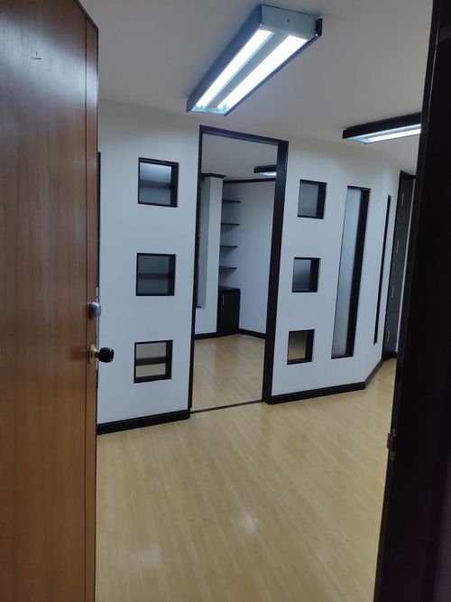 Oficina en venta en Palogrande, Manizales, 234 m² · foto 4 de 5