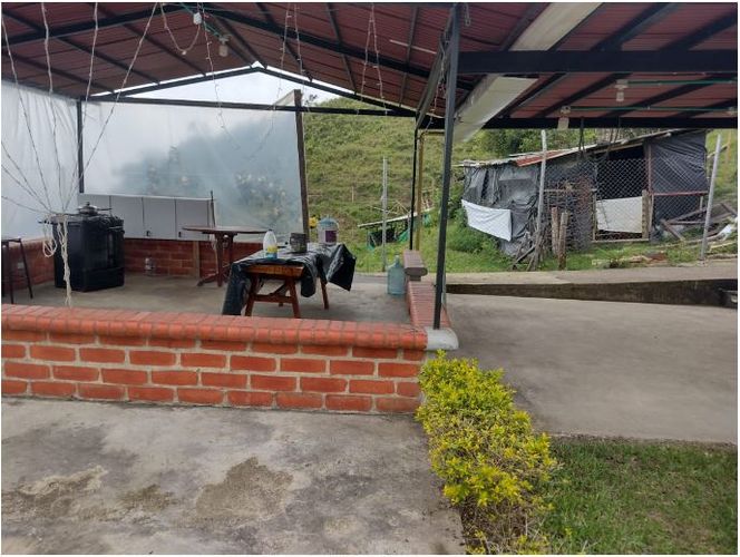 Finca en venta en La Cima, Dosquebradas, 240 m² · foto 4 de 5