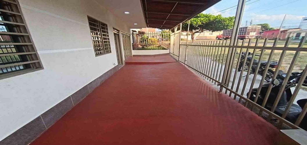 Casa de 8 alcobas en venta en Las Acacias, Armenia, 245 m² · foto 3 de 24