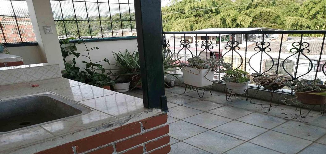 Casa de 8 alcobas en venta en Modelo, Armenia, 610 m² · foto 9 de 24
