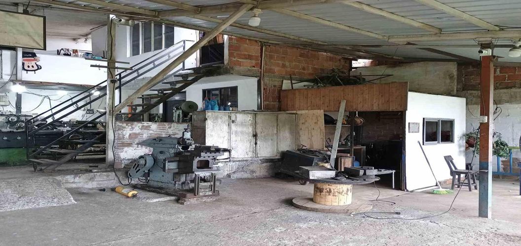 Casa de 6 alcobas en venta en Arenales, Armenia, 396 m² · foto 2 de 6