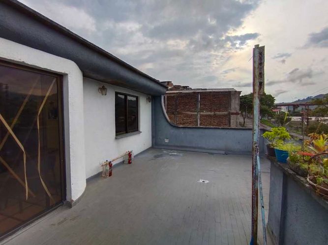 Edificio en venta en Santander, Pereira, 1500 m² · foto 2 de 24