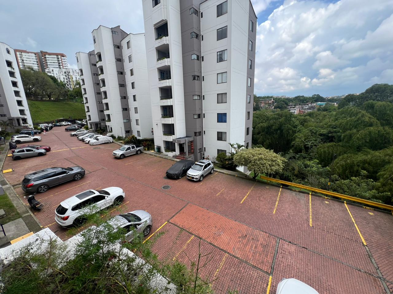 Apartamento en venta en Bosques De La Salle, Pereira · foto 2 de 20