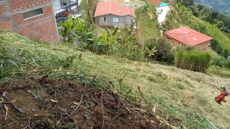 Lote en venta en La Linda, Manizales, 690 m² · foto 2 de 5