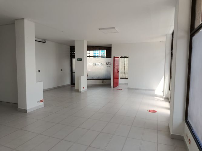 Local en venta en Pinares, Pereira, 80 m² · foto 2 de 9