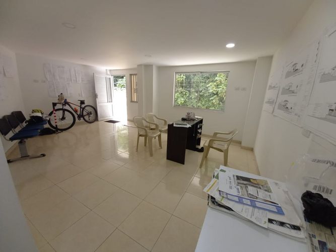 Local en venta en Los Alcazares, Manizales, 41 m² · foto 2 de 8
