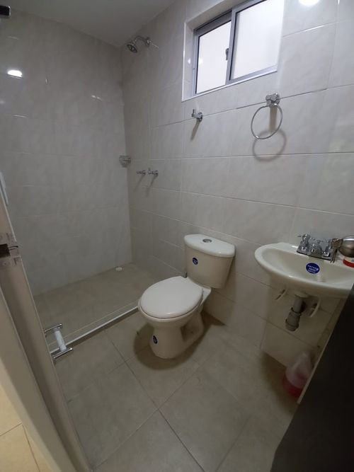 Local en venta en Los Alcazares, Manizales, 41 m² · foto 4 de 8