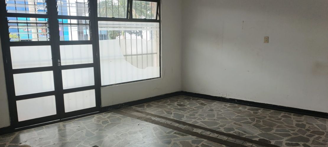 Casa de 13 alcobas en venta en Avenida 30 De Agosto, Pereira, 1750 m² · foto 9 de 24