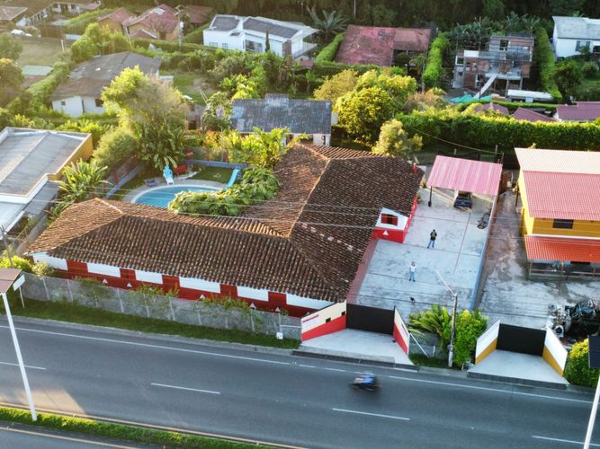 Casa de 7 alcobas en venta en Armenia, 290 m² · foto 8 de 24