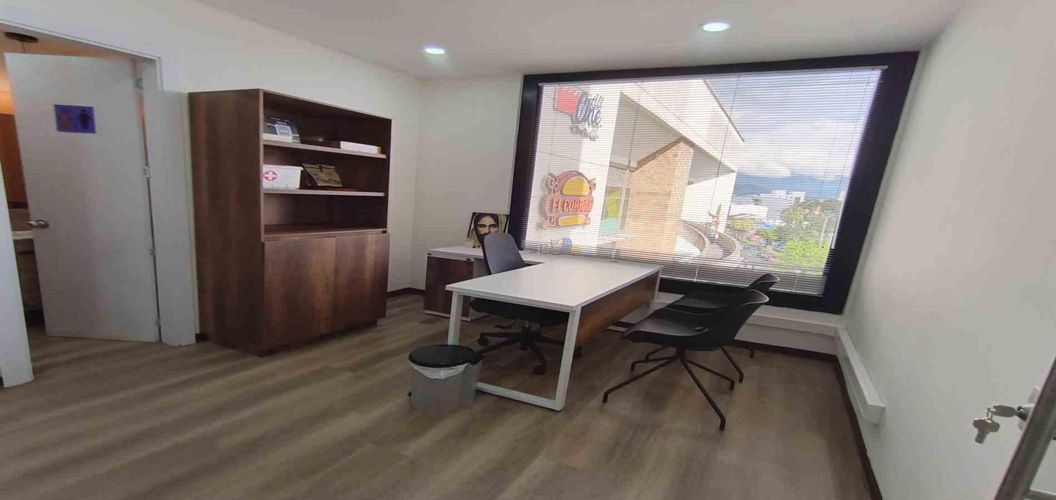 Oficina en arriendo en Los Laureles, Manizales, 11 m² · foto 2 de 15