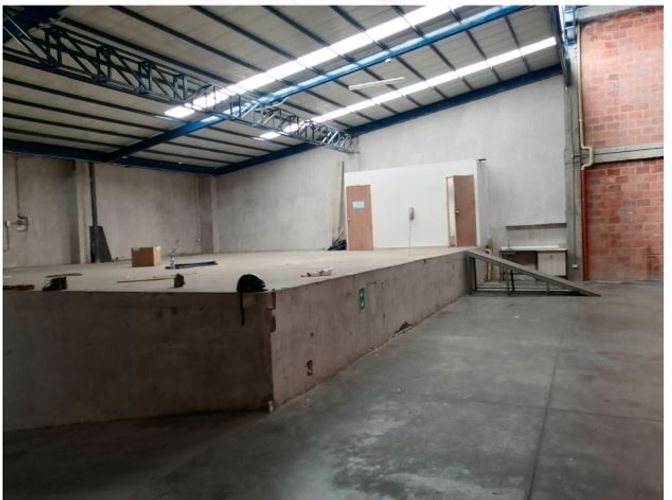 Bodega en venta en Corocito, Pereira, 720 m² · foto 2 de 5