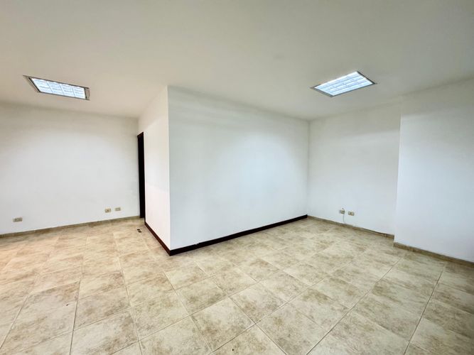 Oficina en arriendo en Torres Del Sol, Dosquebradas, 35 m² · foto 2 de 9