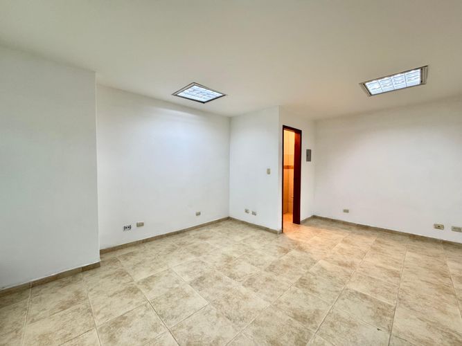Oficina en arriendo en Torres Del Sol, Dosquebradas, 35 m² · foto 3 de 9